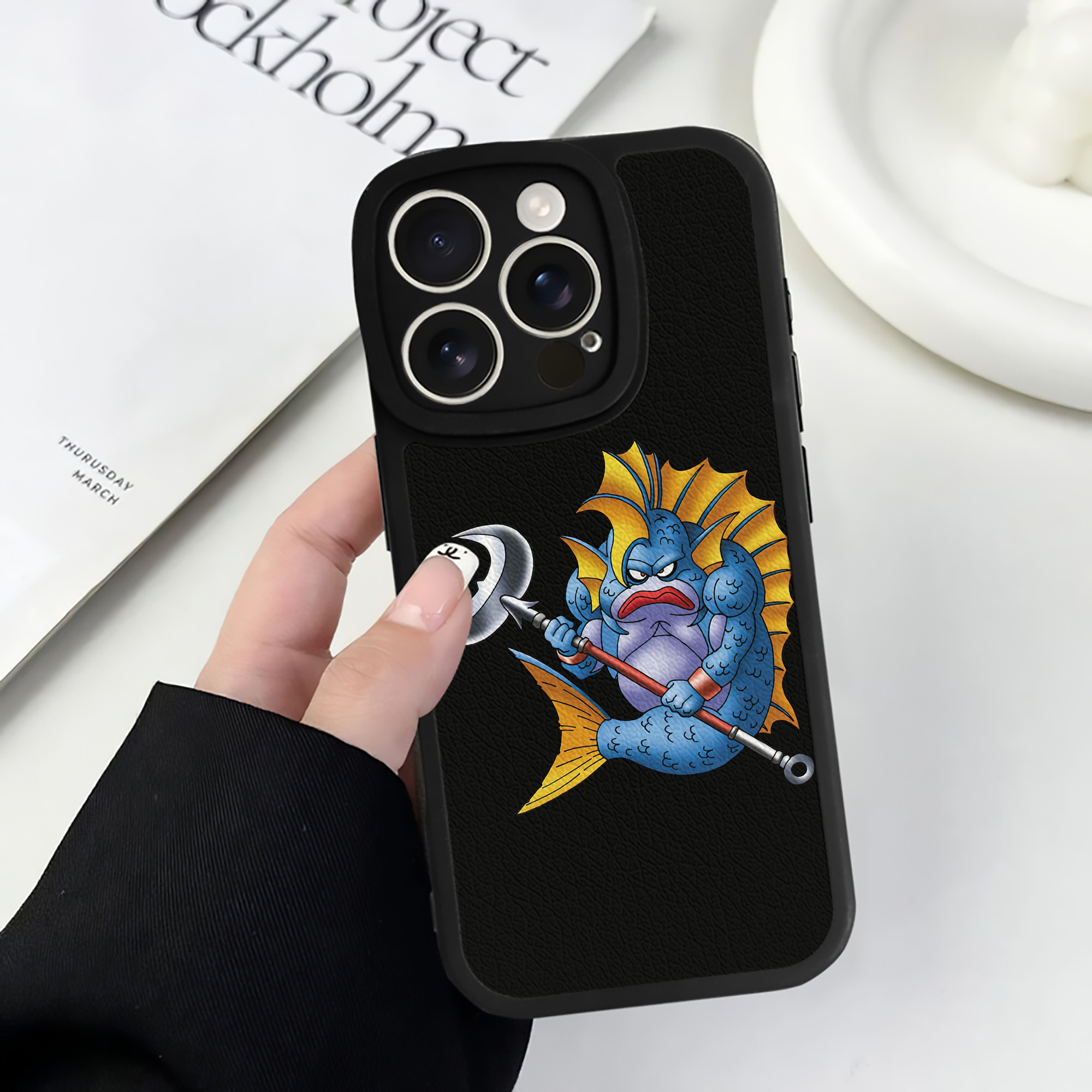 （画像用） ドラゴンクエスト Doragon Kuesuto Dragon Quest 【iPhone 16シリーズ対応】シリコンスマホケース（レザー調） 材質：シリコン